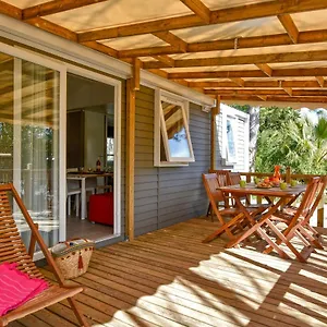 https://camping-les-pecheurs.fr-provencehotel.com