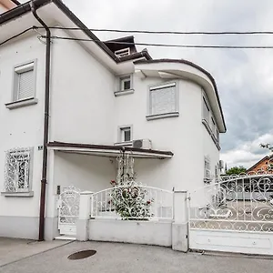 https://kavon-apartments.hotels-in-ljubljana.com